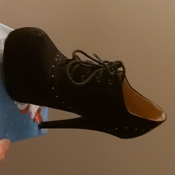 PUMPS - Picture 2 of 2